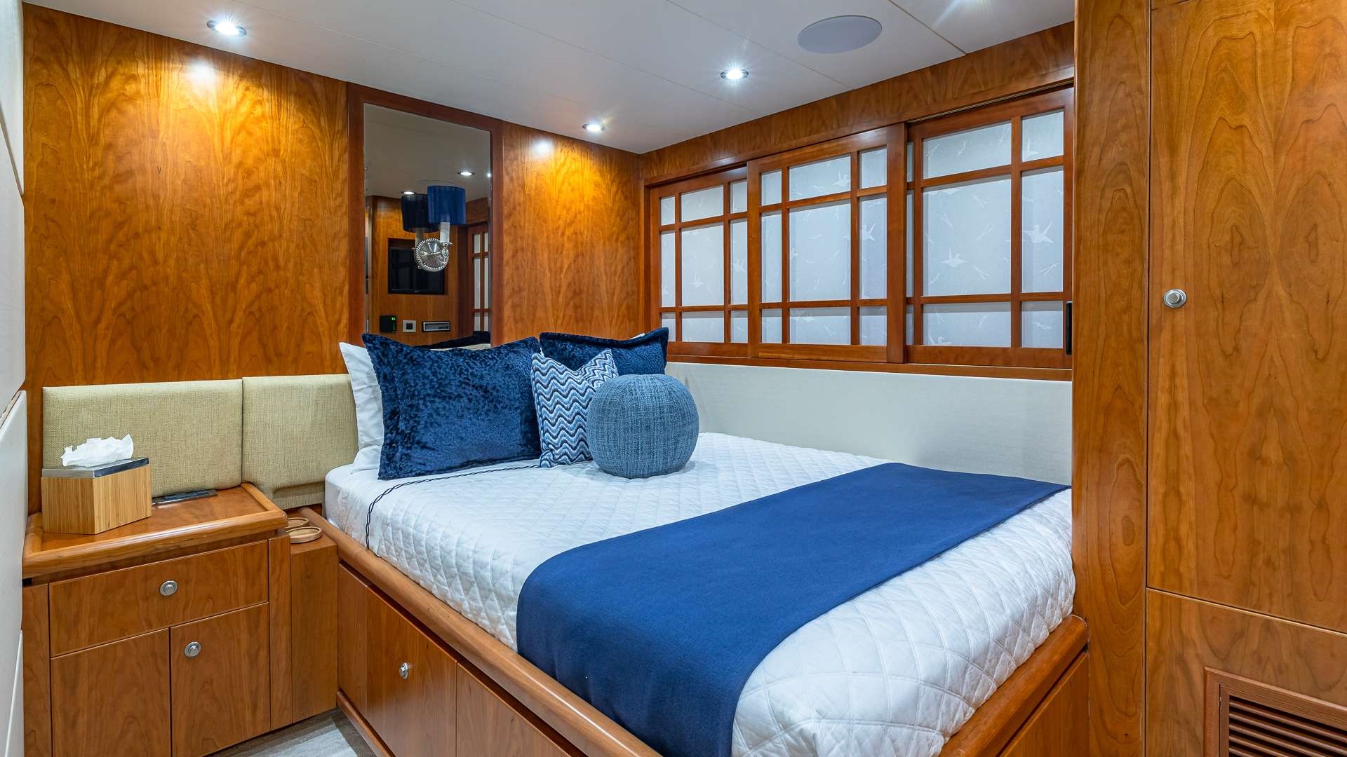 B HAPPY Yacht Charter Details, Hargrave | CHARTERWORLD Luxury Superyachts